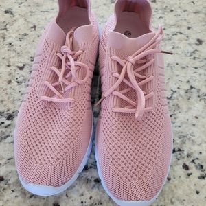 These shoes are ready for Spring!! Size 10 never worn.